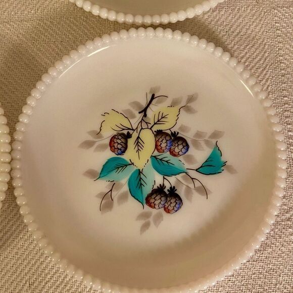 Vtg Set Of 4 WESTMORELAND Hobnail Edge Painted Milk Glass Plate Blackberries. - Picture 5 of 7